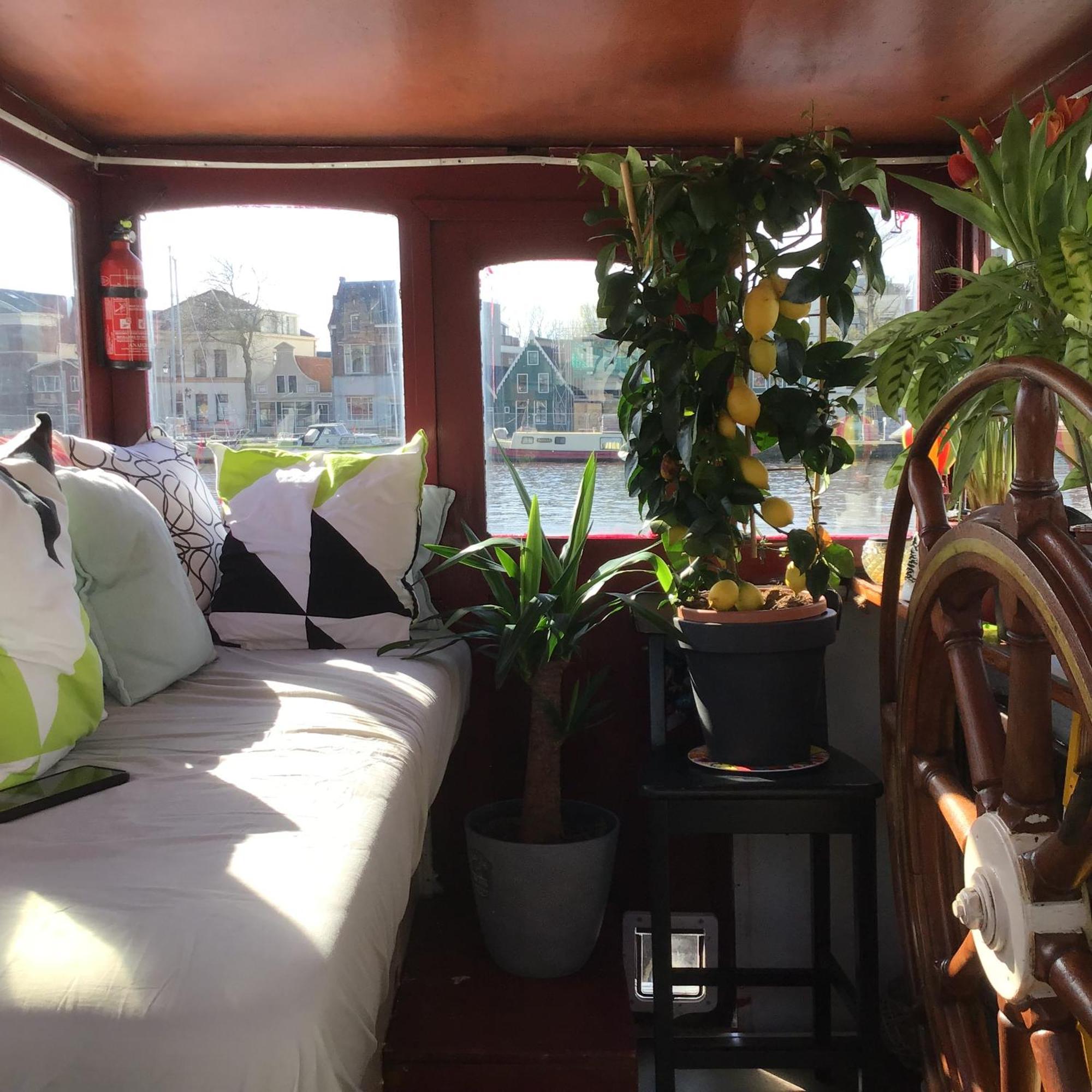 B&B Teddy "Prachtig Authentiek Woonschip Uit 1912, 15 Minuten Van Amsterdam" Wormer Esterno foto