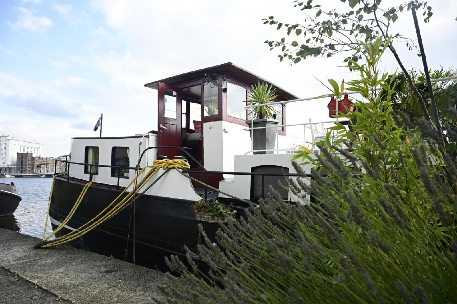 B&B Teddy "Prachtig Authentiek Woonschip Uit 1912, 15 Minuten Van Amsterdam" Wormer Esterno foto