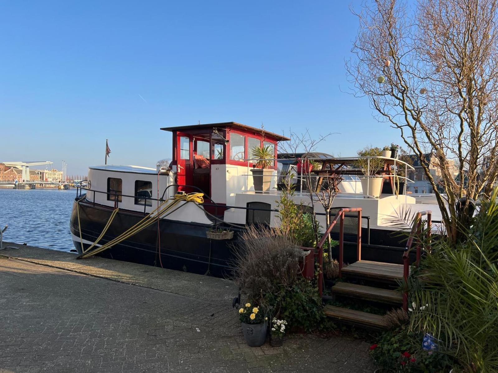 B&B Teddy "Prachtig Authentiek Woonschip Uit 1912, 15 Minuten Van Amsterdam" Wormer Esterno foto
