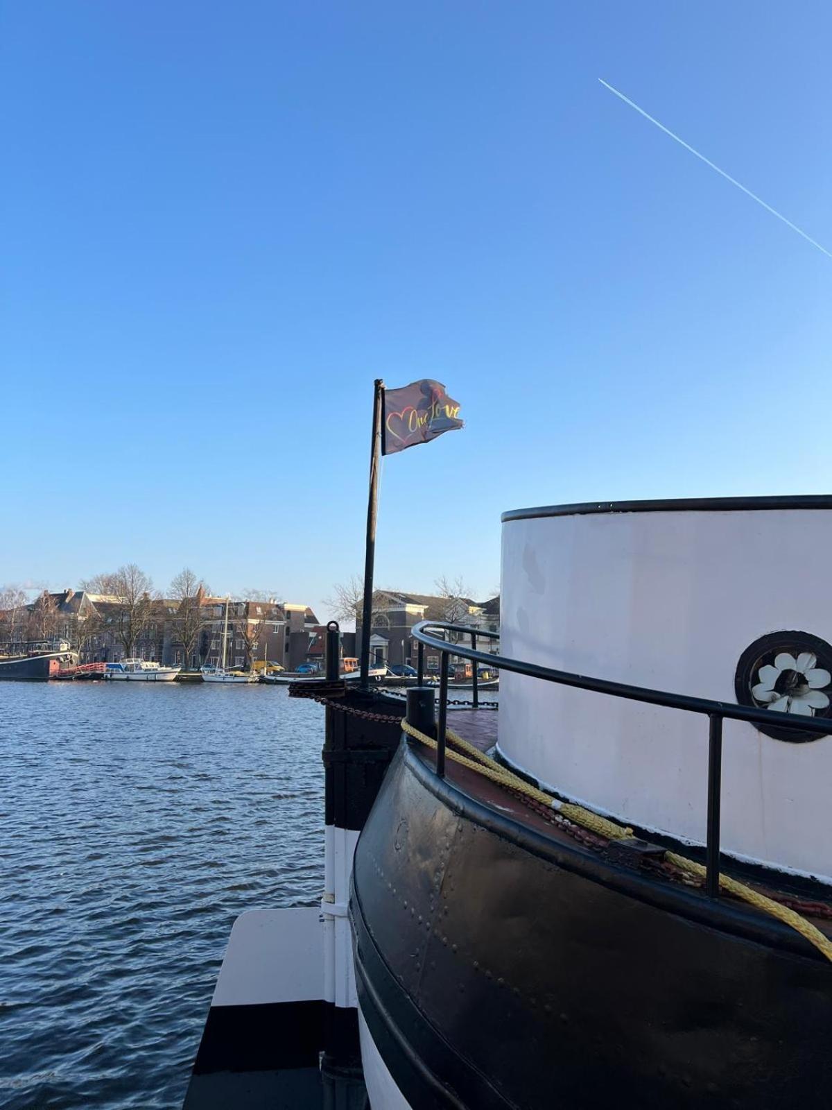 B&B Teddy "Prachtig Authentiek Woonschip Uit 1912, 15 Minuten Van Amsterdam" Wormer Esterno foto