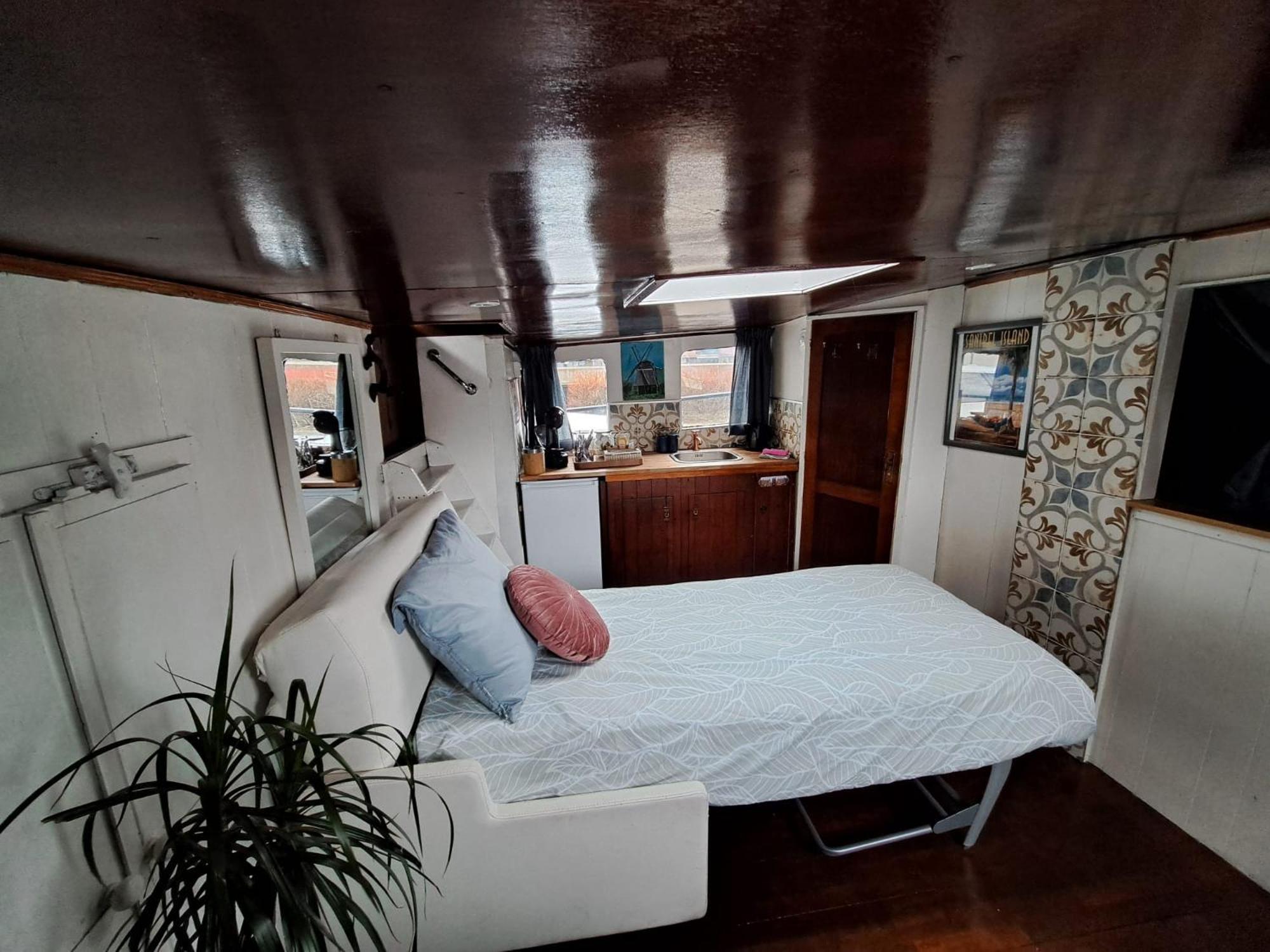 B&B Teddy "Prachtig Authentiek Woonschip Uit 1912, 15 Minuten Van Amsterdam" Wormer Esterno foto